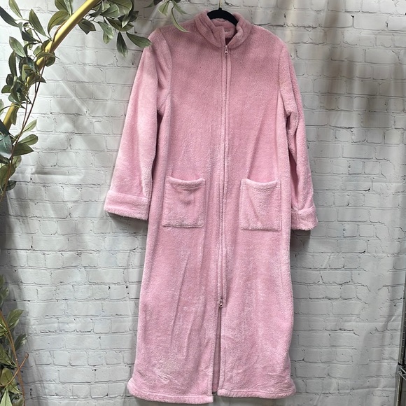 L.L. Bean Other - L.L. Bean Pink Fuzzy vintage zip front & pockets Medium Petite Lounge Robe